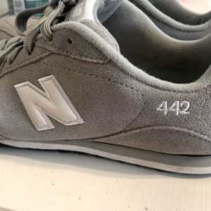 New Balance 442 shoes